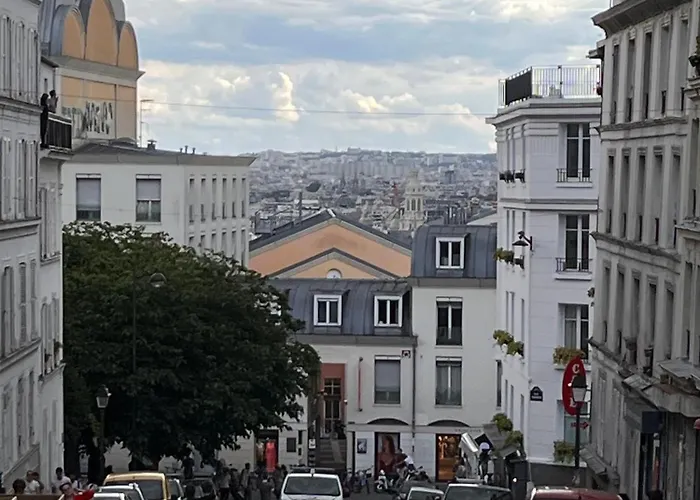 Montmartre Bright & Quiet